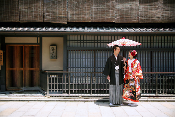京都らしい町並みの祇園での和装前撮り